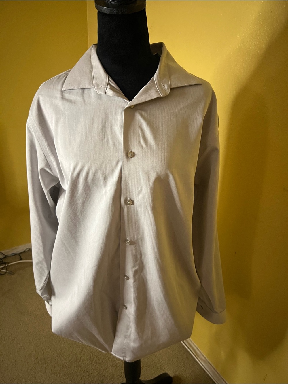 Calvin Klein Men's Light Gray Long-Sleeve Button-Up Shirt